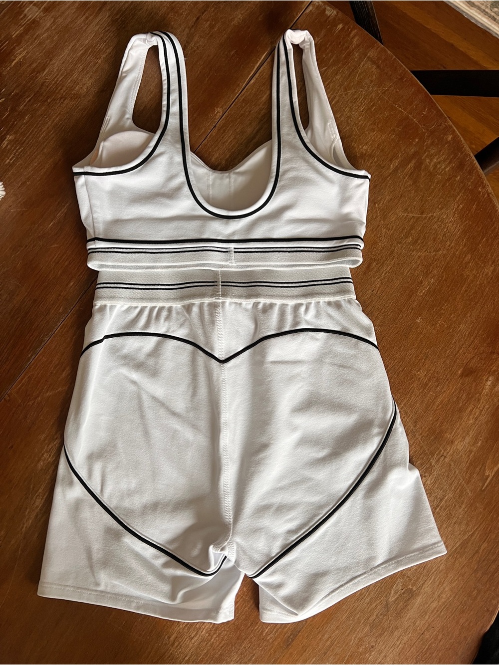 ALO Yoga Airbrush Heartthrob Active Short & Sports Bra Set - Picture 2 of 4